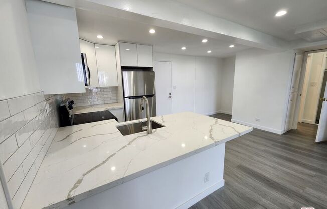 2 beds, 1 bath, 836 sqft, $3,700, Unit 555