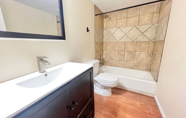 2 beds, 2 baths, 872 sqft, $1,195, Unit 10-A