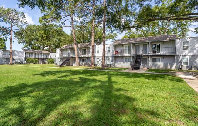 Beautiful Landscaping at apartment community