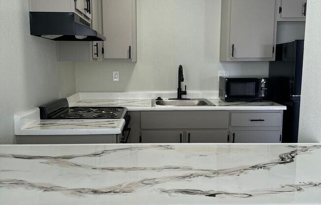 Studio, 1 bath, 410 sqft, $950, Unit 487-16