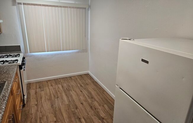 **.4210-4216 Division Street