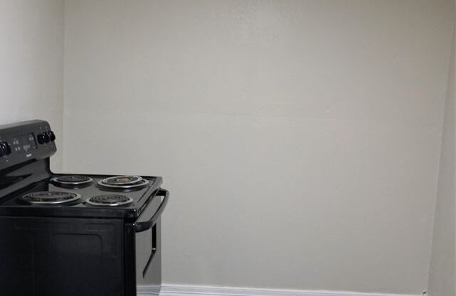 1 bed, 1 bath, 780 sqft, $675, Unit 1130 NE 17th St