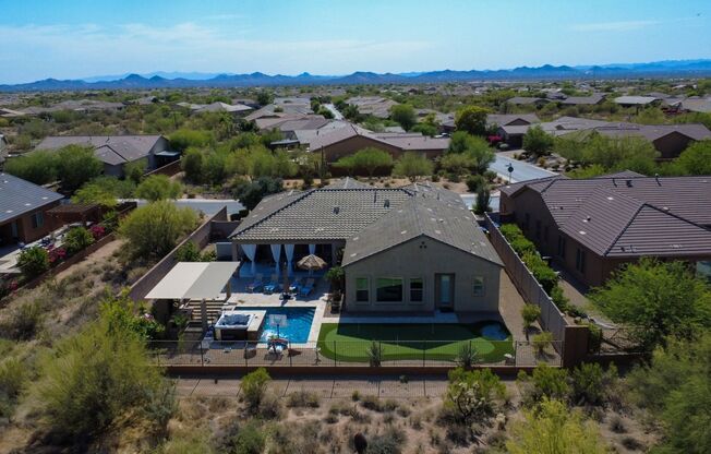 Spacious 4BR House in Cave Creek