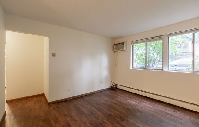 1 bed, 1 bath, 575 sqft, $975, Unit 102