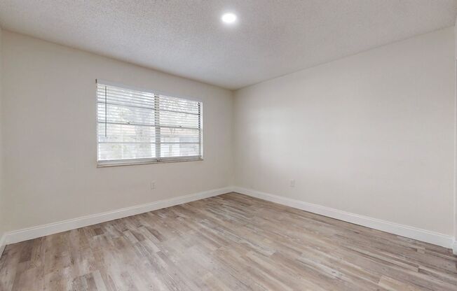 2 beds, 2 baths, 800 sqft, $1,800, Unit Unit 109