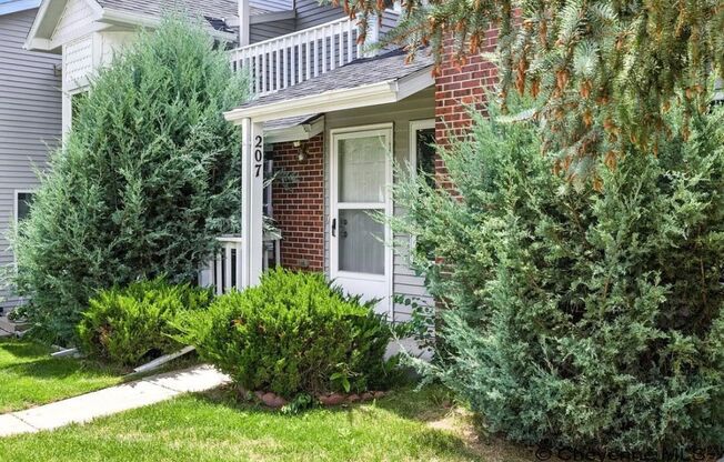 3 BEDROOM, 2 BATHROOM TOWNHOME WITH 1 CAR ATTACHED GARAGE