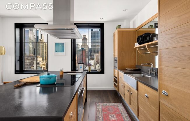 425 W 50 ST