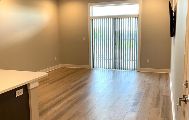 2 beds, 1 bath, 880 sqft, $1,675, Unit 4415 #209 (#47)