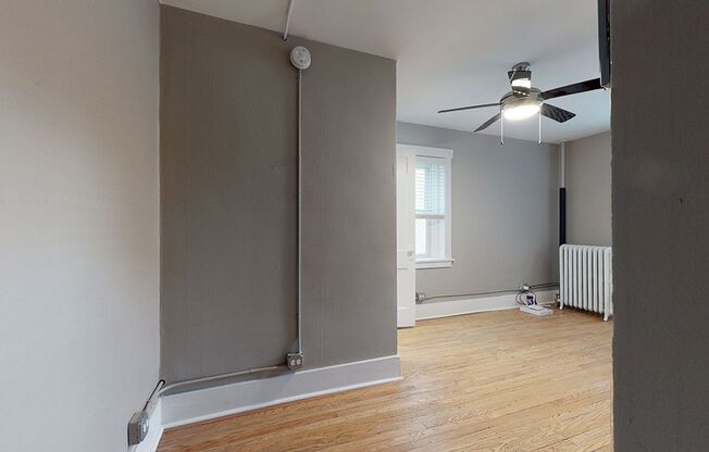 Studio, 1 bath, 290 sqft, $999, Unit 14