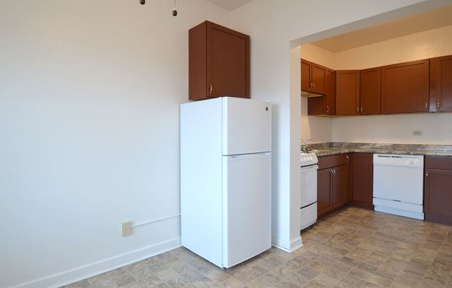 Studio, 1 bath, 375 sqft, $865, Unit 24 - 329
