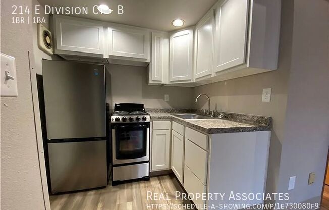 214 E DIVISION CT