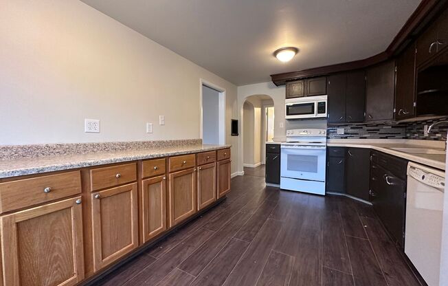 4 beds, 1 bath, $1,045, Unit Lower