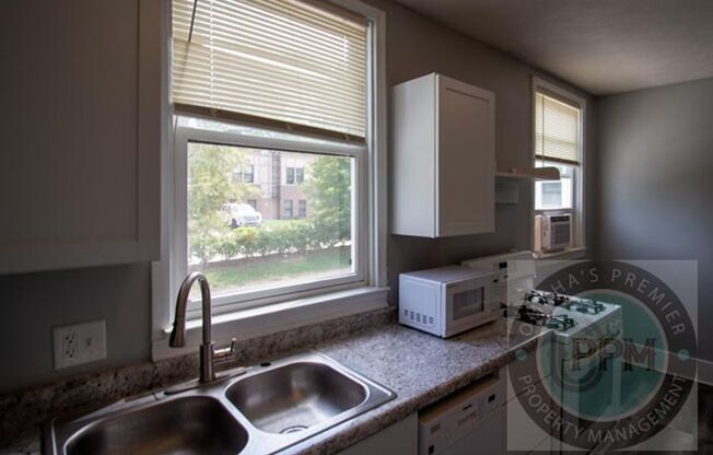 qPACIFIC 3016 Pacific St