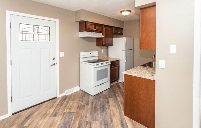 2 beds, 1.5 baths, 1,100 sqft, $1,355, Unit 40-1740