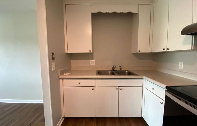 1 bed, 1 bath, 640 sqft, $995, Unit A11