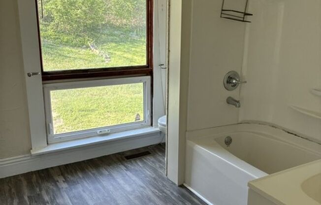 3 beds, 2.5 baths, 1,700 sqft, $1,650, Unit 1