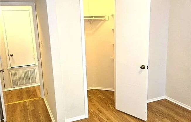 Move-in ready 3-bed, 1.5-bath Upstairs condo just minutes from downtown San Marcos and Texas State University!