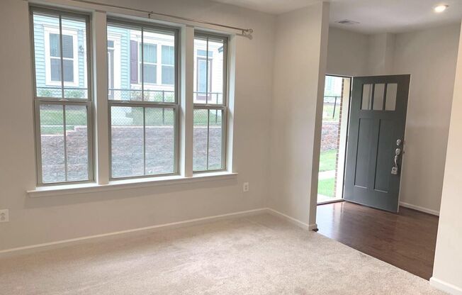 Gorgeous 3bd 2/2bth townhouse in Parkside!