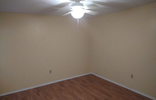 3 beds, 2 baths, $1,550, Unit # H 9