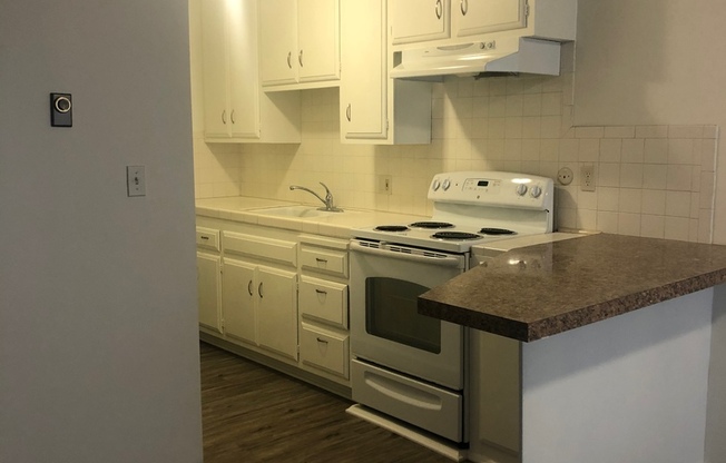 2 beds, 1 bath, 700 sqft, $2,250