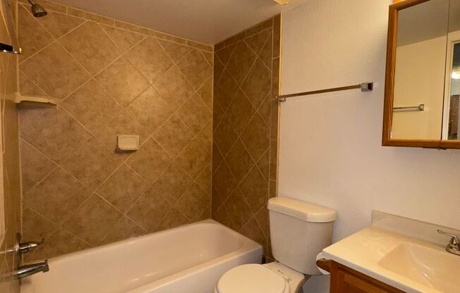 Studio, 1 bath, $1,100, Unit # J 204