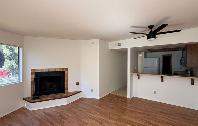 Bright 2 Bedroom Condo with Fireplace, Washer/Dryer, and 1/2 a mile to USD