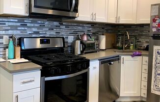 1 bed, 1 bath, 800 sqft, $1,350