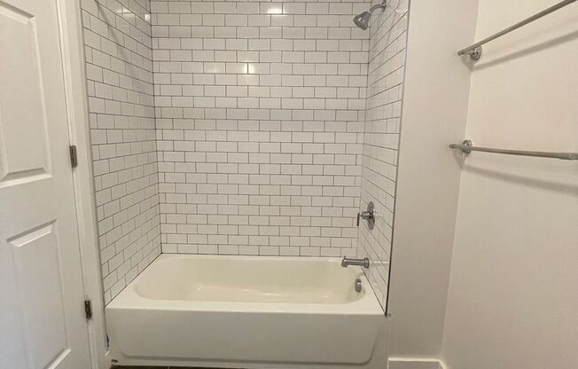 2 beds, 2 baths, 7 sqft, $1,995, Unit 2D