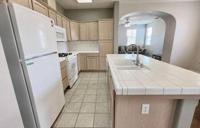 $2,095 Willow & Shepherd, 2 Bedroom + office -  W Casanova Ln, Clovis