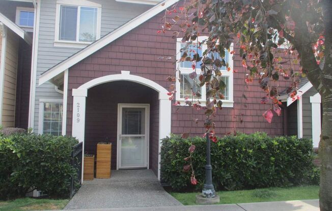 Beautiful 3 Bedroom, 2.5 Bathroom Townhome in Tacoma