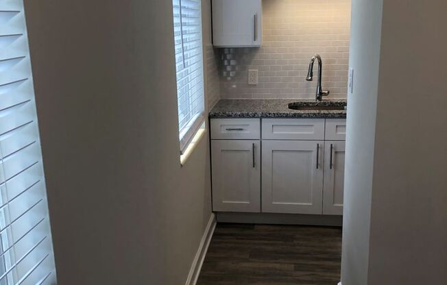 1 bed, 1 bath, 650 sqft, $1,299, Unit 17
