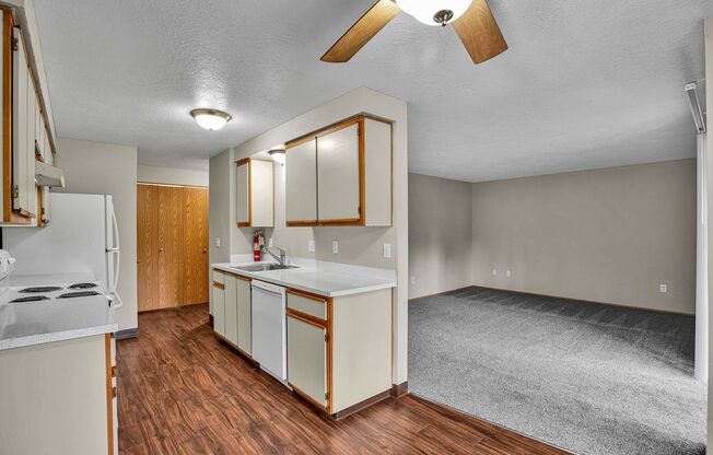 2 beds, 2 baths, 950 sqft, $1,295, Unit 340-18