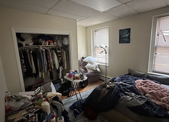 3 beds, 1 bath, 800 sqft, $3,650, Unit 2