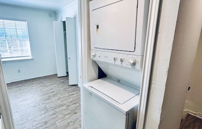 2 beds, 1.5 baths, 957 sqft, $1,675, Unit 105