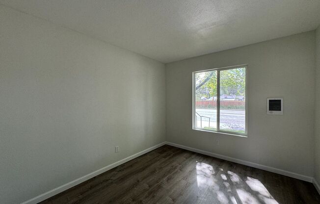 2 beds, 1 bath, 840 sqft, $1,300, Unit 687