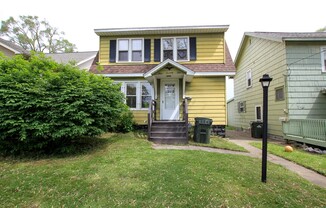 3 bedroom house with basement, 974 W Larch