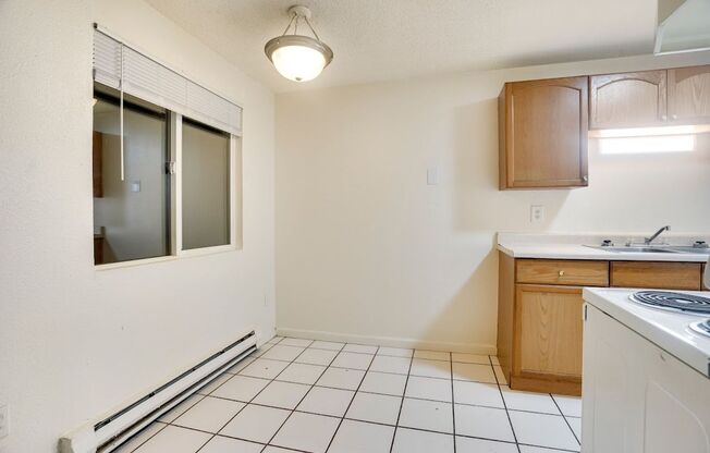 1 bed, 1 bath, 590 sqft, $1,099, Unit 911