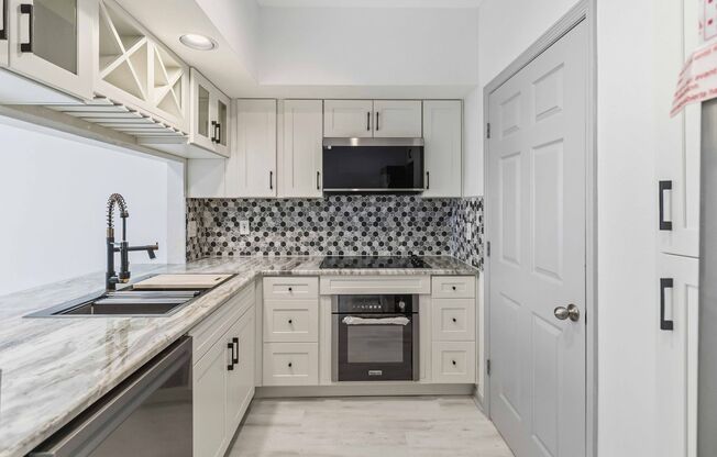 2 beds, 2 baths, $2,795, Unit Unit 1013