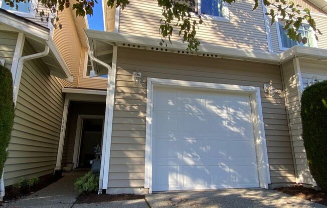 Spacious Auburn Townhome - Furnished Options