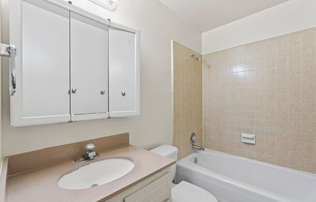 2 beds, 1.5 baths, 1,050 sqft, $1,185, Unit 79