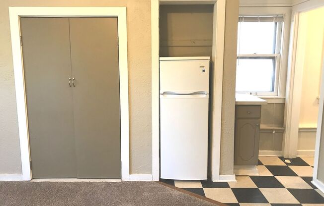Studio, 1 bath, $745, Unit 32