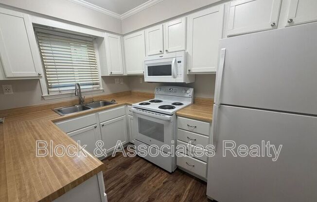 5551 HAMSTEAD XING