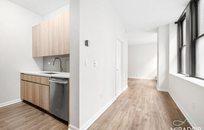 1 bed, 1 bath, $4,100, Unit 11C
