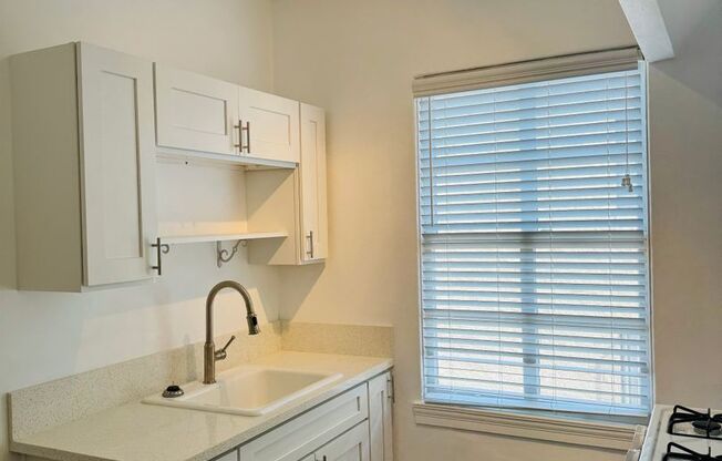 Studio, 1 bath, 420 sqft, $1,635, Unit 410