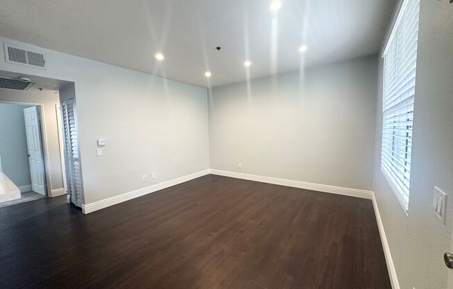 2 beds, 2 baths, 850 sqft, $2,775, Unit 215