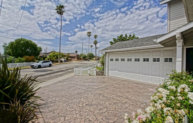 SPACIOUS & AIRY, 2500 SQ FT, 3BR2.5BA GOLDEN HILLS HOME W/ BONUS RM, LARGE FENCED FRONT & REAR YARDS, PATIO & 2-CAR GARAGE ON ONE-WAY STREET NEAR PARKS, SCHOOL & 2 MINS TO BEACH!