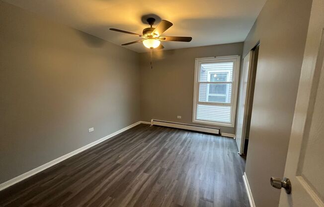 2 beds, 1 bath, $1,700, Unit Oak Knoll 200-2B4