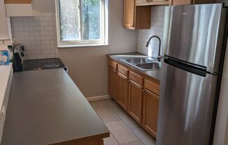 2 beds, 1 bath, $1,200, Unit Unit 11