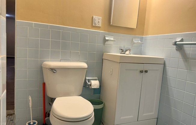 2 beds, 1 bath, 1,020 sqft, $2,300, Unit E112