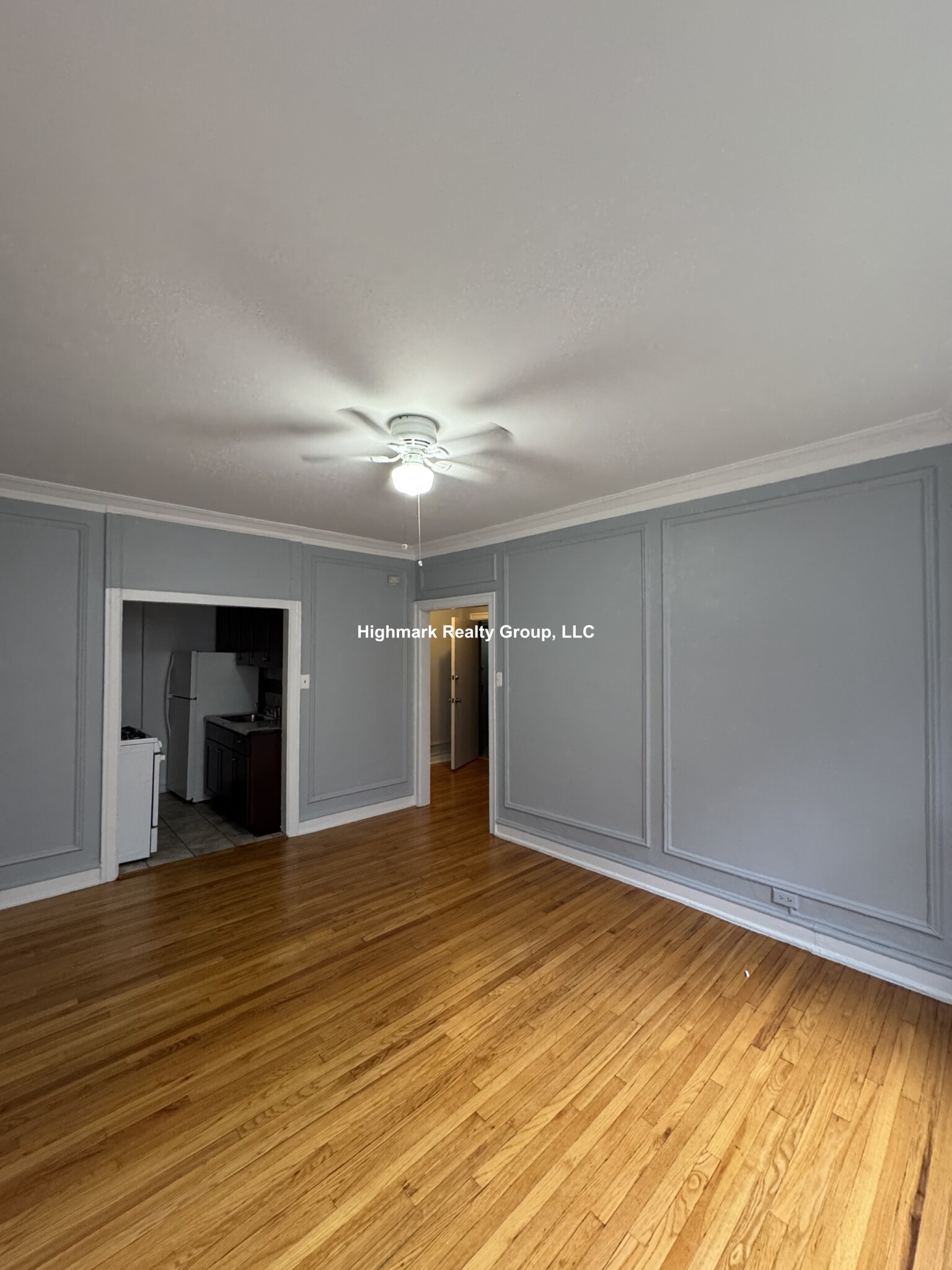 1363 W ESTES AVE